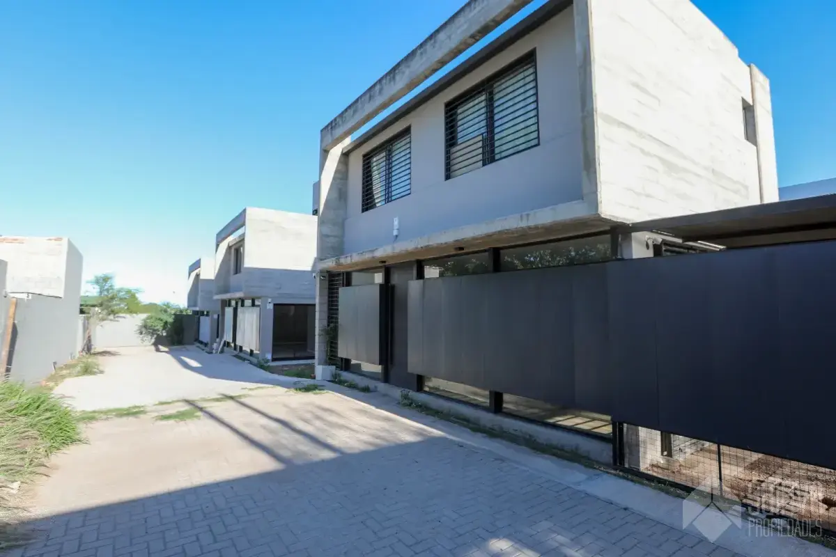 VENDO DUPLEX EN HOUSING CUESTA COLORADA