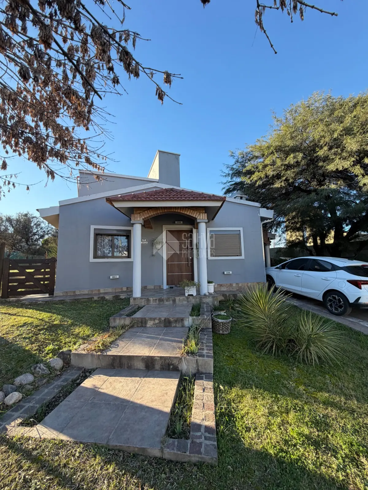 LA ESTANZUELA - CASA DE 3 DORMITORIOS EN VENTA 