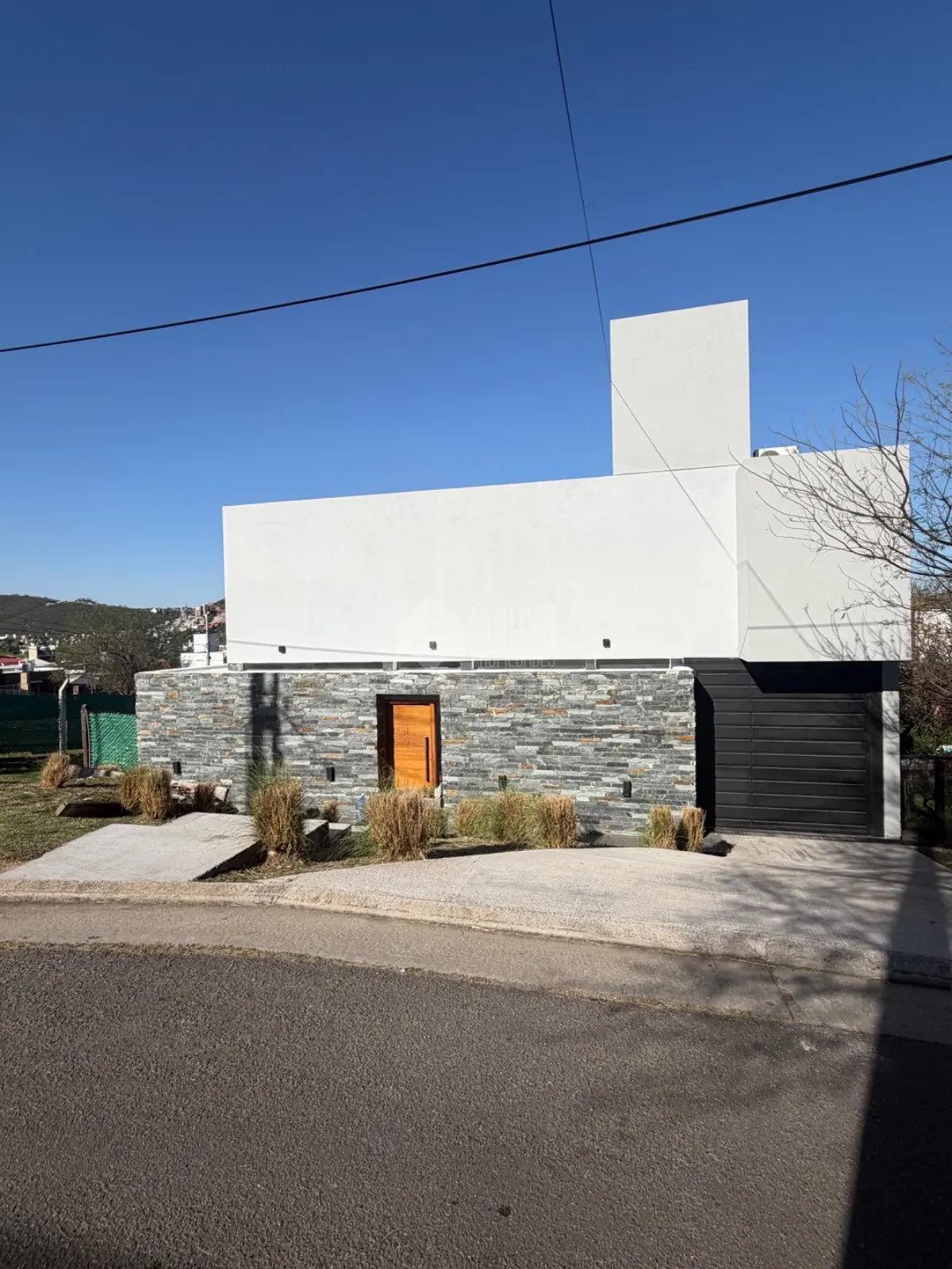 CASA EN VENTA DE 3 DORMITORIOS - LA ESTANZUELA 