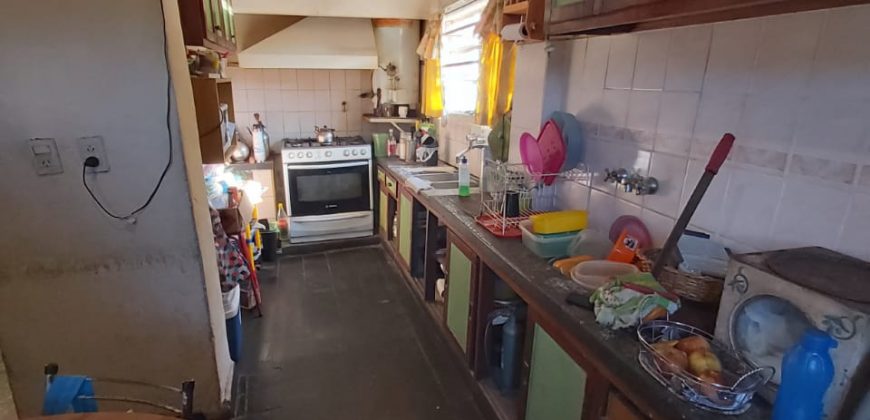 SE VENDE CASONA EN EL CENTRO DE LA CALERA!!