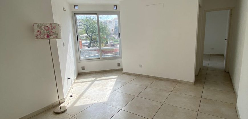 SE VENDE APARTAMENTO A MTS DE NUEVA CORDOBA.